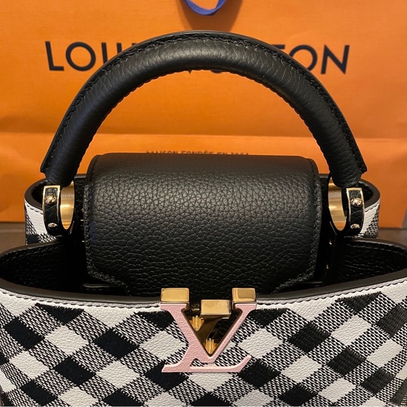 New! Louis Vuitton Capucines BB Handbag - Picture 4 of 8
